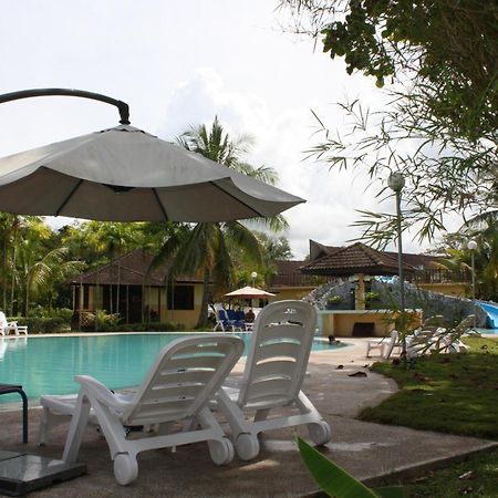 Beringgis Beach Resort & Spa Papar Exterior foto