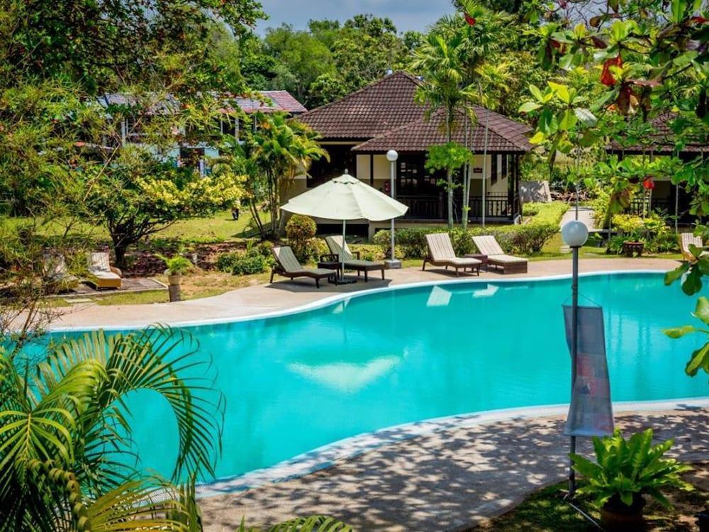 Beringgis Beach Resort & Spa Papar Exterior foto