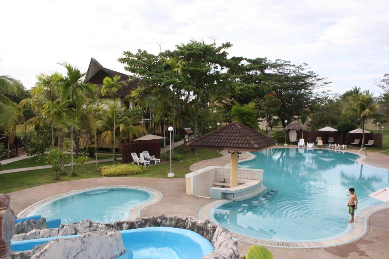 Beringgis Beach Resort & Spa Papar Exterior foto